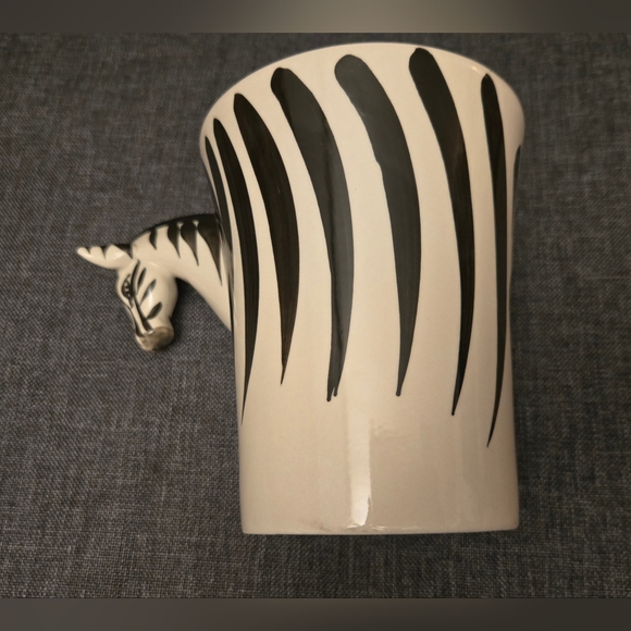 Zebra Sculpted 3D Coffee Mug Hand Painted Stoneware Black & White - Picture 5 of 5